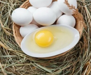 Яйца деревенские куриные белые